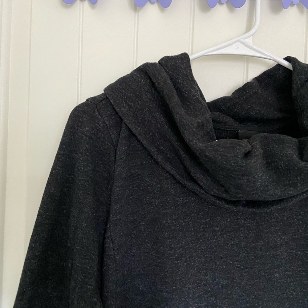 NWOT Gloria Vanderbilt GVS women’s dark gray cowl neck sweatshirt petite medium - Picture 2 of 8